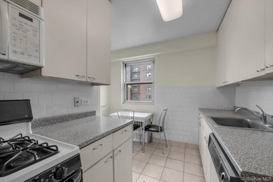 Welcome to this bright and spacious 2-bedroom, 2-bath residence - photo 11