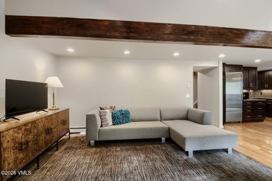 Beautifully maintained 4-bedroom, 4.5-bath duplex in a prime - photo 11
