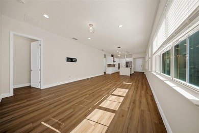Beautiful move-in ready single-story home featuring 3 bedrooms - photo 12