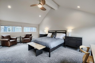 Beautifully maintained 4-bedroom, 4.5-bath duplex in a prime - photo 13