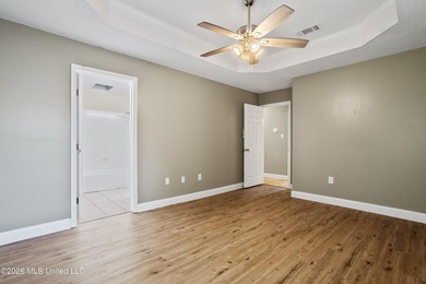 Beautiful 3-Bedroom Home with Open Floor Plan! This inviting - photo 14