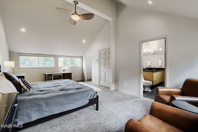 Beautifully maintained 4-bedroom, 4.5-bath duplex in a prime - photo 14