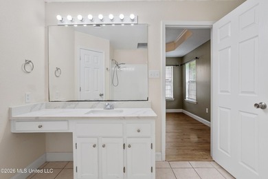 Beautiful 3-Bedroom Home with Open Floor Plan! This inviting - photo 15