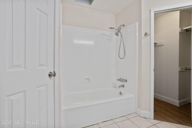 Beautiful 3-Bedroom Home with Open Floor Plan! This inviting - photo 16