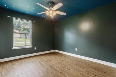 Beautiful 3-Bedroom Home with Open Floor Plan! This inviting - photo 17
