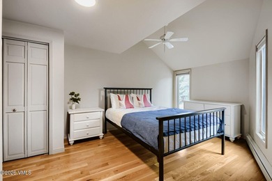 Beautifully maintained 4-bedroom, 4.5-bath duplex in a prime - photo 17