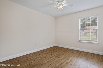 Beautiful 3-Bedroom Home with Open Floor Plan! This inviting - photo 18