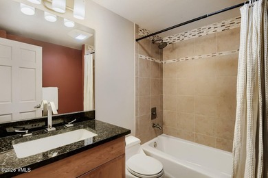 Beautifully maintained 4-bedroom, 4.5-bath duplex in a prime - photo 18