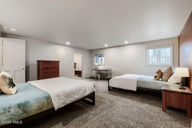 Beautifully maintained 4-bedroom, 4.5-bath duplex in a prime - photo 19
