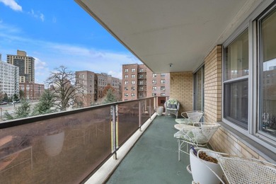 Welcome to this bright and spacious 2-bedroom, 2-bath residence - photo 21