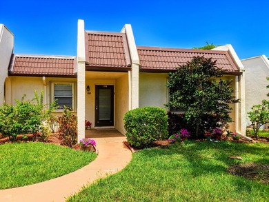 Welcome to this charming 2-bedroom, 2-bathroom villa nestled in - photo 1