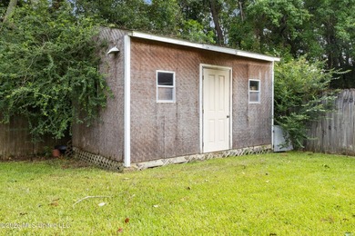 Beautiful 3-Bedroom Home with Open Floor Plan! This inviting - photo 23