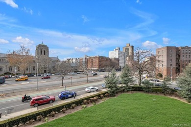 Welcome to this bright and spacious 2-bedroom, 2-bath residence - photo 23
