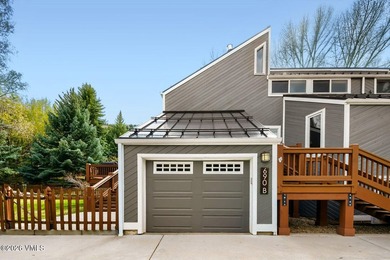 Beautifully maintained 4-bedroom, 4.5-bath duplex in a prime - photo 27