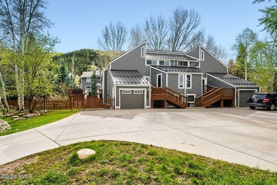 Beautifully maintained 4-bedroom, 4.5-bath duplex in a prime - photo 28