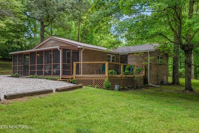 Charming brick cottage with seasonal lake views on 2.36 - photo 2