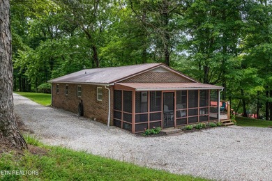 Charming brick cottage with seasonal lake views on 2.36 - photo 3