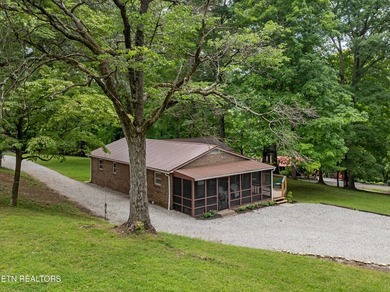Charming brick cottage with seasonal lake views on 2.36 - photo 4