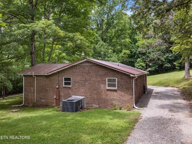 Charming brick cottage with seasonal lake views on 2.36 - photo 6