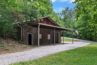 Charming brick cottage with seasonal lake views on 2.36 - photo 10