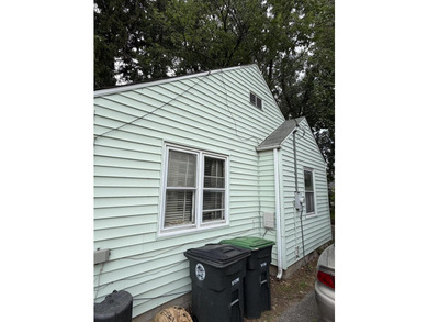 **Attention Investors, Handymen, and Savvy Tradesmen!** This - photo 2