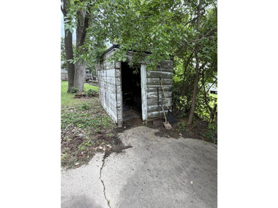**Attention Investors, Handymen, and Savvy Tradesmen!** This - photo 3