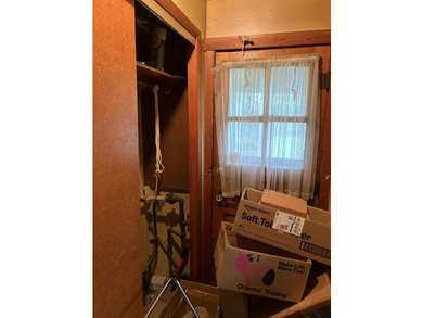 **Attention Investors, Handymen, and Savvy Tradesmen!** This - photo 9