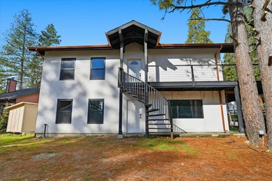 Experience contemporary mountain living in this fully renovated - photo 3