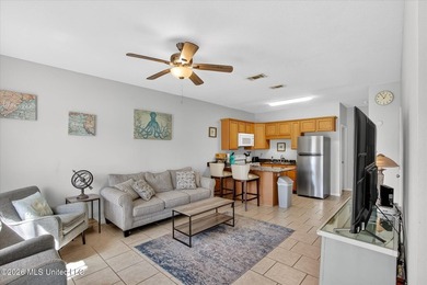 Discover the perfect blend of coastal living and investment - photo 2