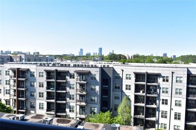 Oversized Renovated 2BR/2BA Condo with 10' Ceilings and