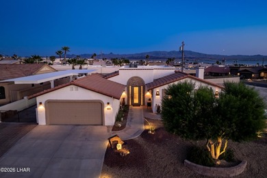 Beautiful pool home lakeside of HWY 95, located in a fantastic - photo 1