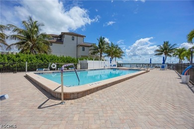 Wake up to sparkling bay views and spend your days enjoying the - photo 33