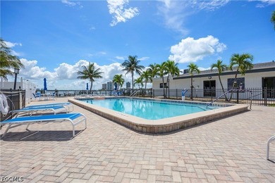 Wake up to sparkling bay views and spend your days enjoying the - photo 34