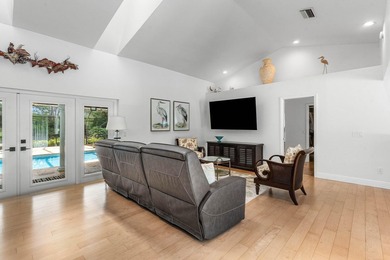 Immaculate 3-bedroom, 3-bathroom home with a 2-car garage - photo 8