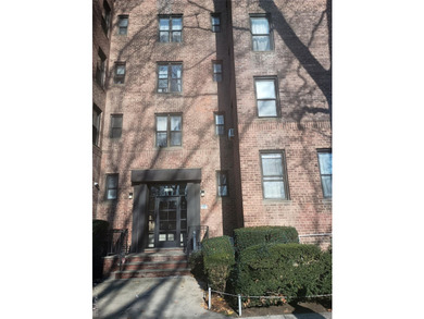 beautiful layout, great location near the bay, hardwood floors - photo 1