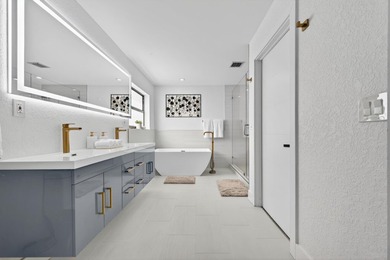 Welcome to this exceptional luxury pool estate in one of - photo 6