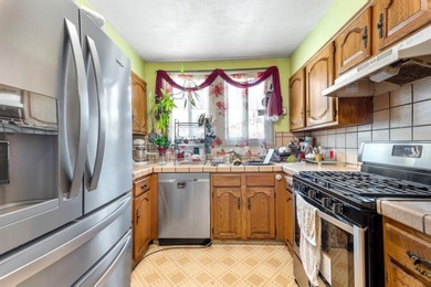 Welcome to 123 Gardenia Way in East Palo Alto, a spacious and - photo 12