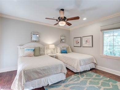 Experience the timeless coastal allure of 15160 Captiva Drive, a - photo 23