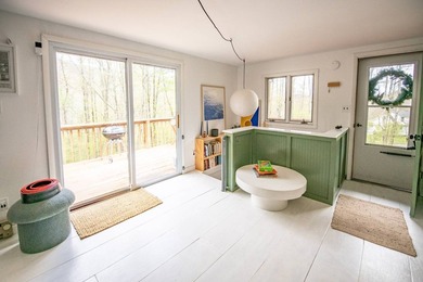 Escape to your own slice of Catskills heaven. This charming - photo 8