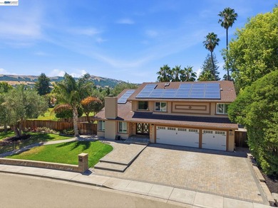 Beautifully updated executive home overlooking the 16th fairway - photo 1