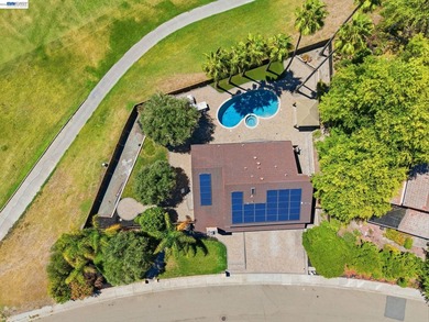 Beautifully updated executive home overlooking the 16th fairway - photo 3