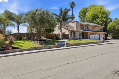 Beautifully updated executive home overlooking the 16th fairway - photo 6