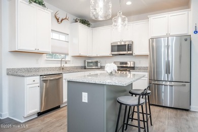 Welcome to this beautifully maintained 5 bedroom, 3 bathroom - photo 8