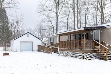 Pymatuning Reservoir Home For Sale in Shenango Pennsylvania