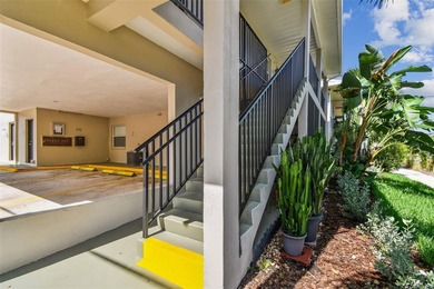THIS TURNKEY CONDO IS LOCATED IN A PRIME LOCATION WITH BOTH AN - photo 3