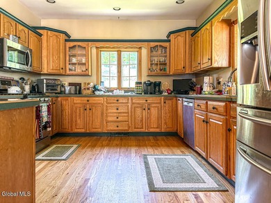 LAKE GEORGE FAMILY COMPOUND House with 11 cabins & 6 motel rooms - photo 15