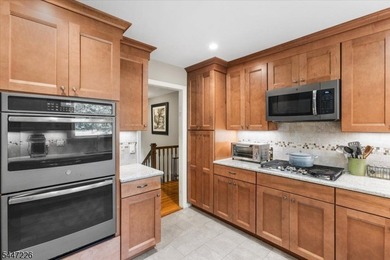 Updated & move-in ready: spacious, well-maintained 4-bedroom - photo 5