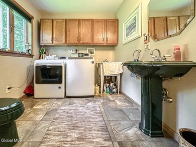 LAKE GEORGE FAMILY COMPOUND House with 11 cabins & 6 motel rooms - photo 16