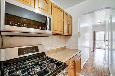 Great chance to own a semi-attached corner-lot duplex in the - photo 16