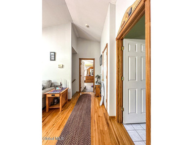 LAKE GEORGE FAMILY COMPOUND House with 11 cabins & 6 motel rooms - photo 17